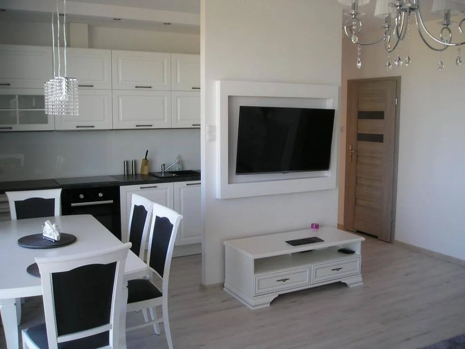 Apartament Shiraz Park, strefa telewizyjna